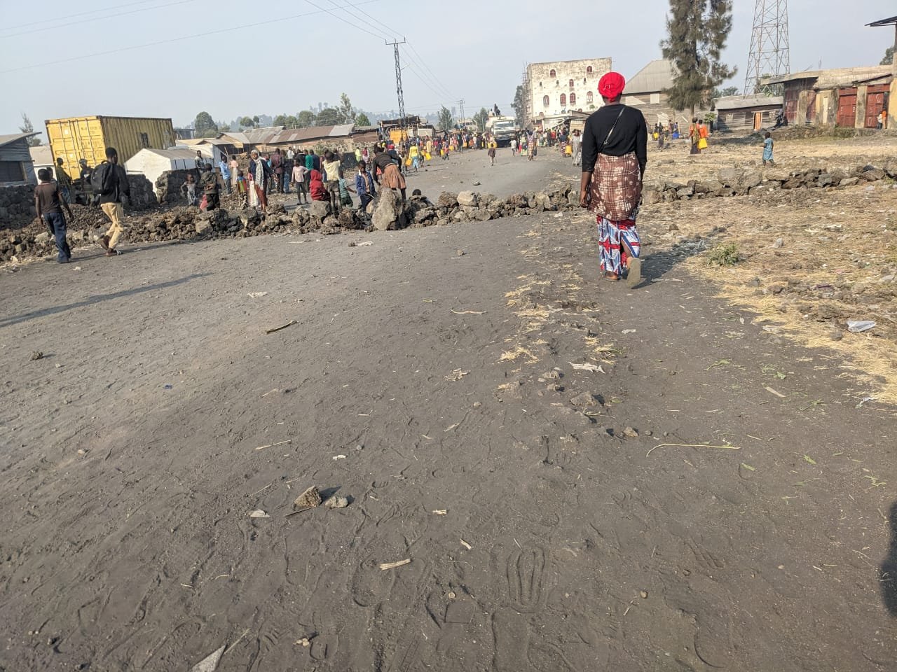Situation à Goma : Les Déplacés de Guerre Barricadent la Route Secondaire « Entrée École du Cinquantenaire – Rusayo »