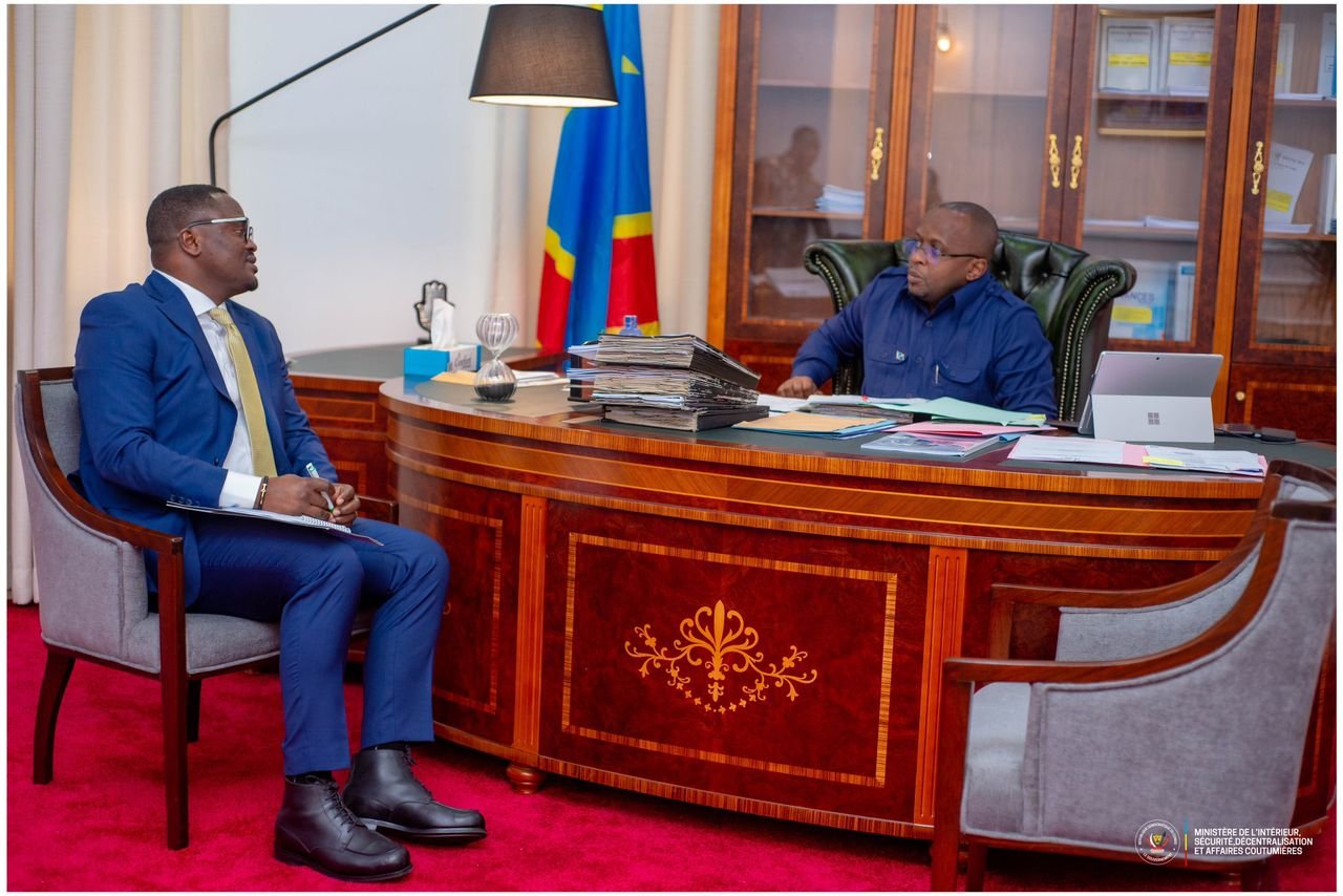 Rencontre entre le Vice-Premier Ministre Jacquemain Shabani et le Gouverneur Christian Kitungwa : Vers une meilleure sécurité au Tanganyka