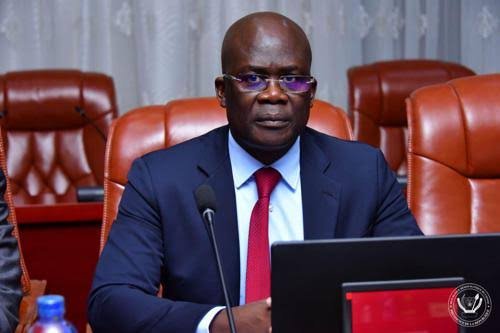 Le ministère du Portefeuille réfute les allégations contre Monsieur Jean Lucien Bussa sur le Président de la République Félix Tshisekedi
