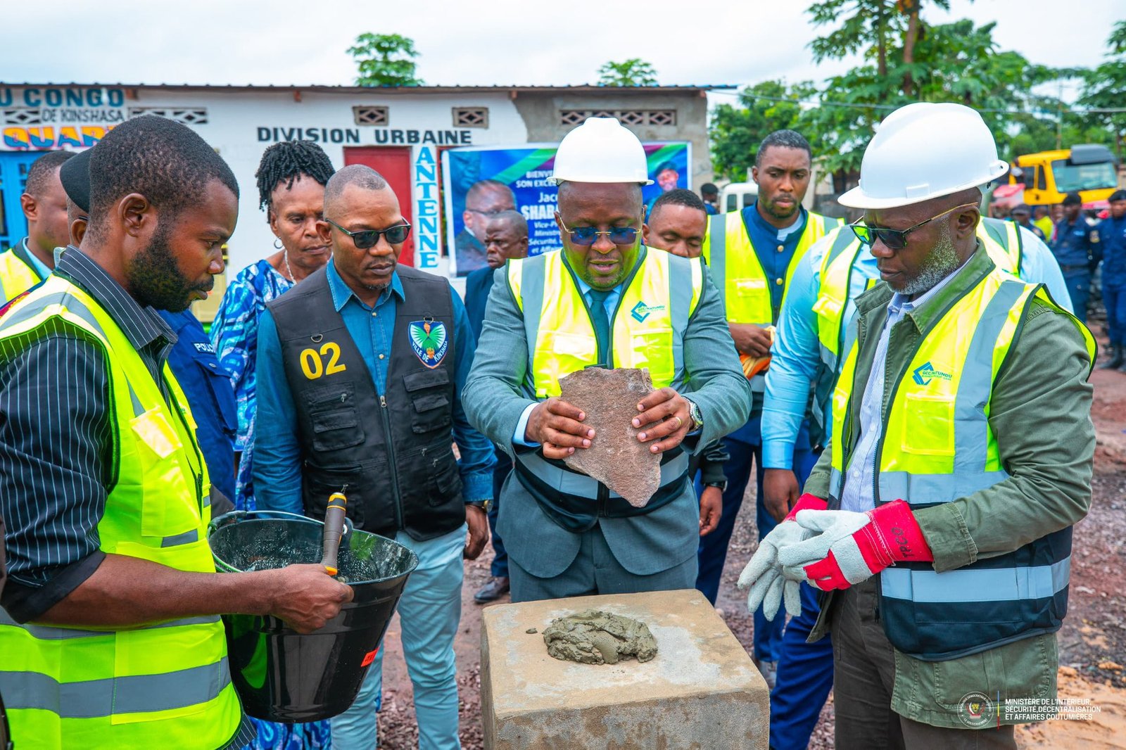 RDC| Sécurité : Le Vice-Premier Ministre SHABANI LUKOO BIHANGO lance la construction de 80 postes de police à Kinshasa