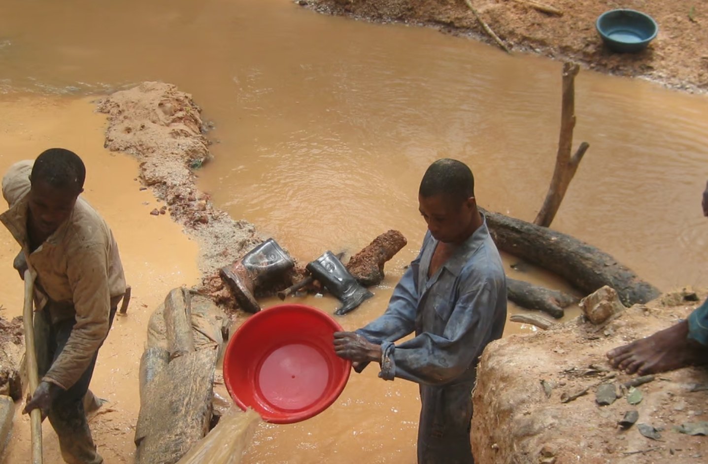 L’UE sous pression pour annuler l’accord sur les minerais avec le Rwanda après des révélations sur une entreprise luxembourgeoise