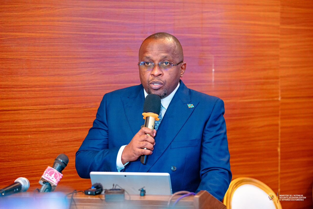 RDC : Le VPM Shabani durcit le ton contre les abus de la Police de Circulation Routière