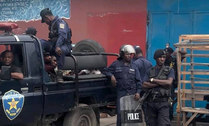 Opération NDOBO : Trois braqueurs interpellés en flagrant délit près de la FIKIN à Kinshasa