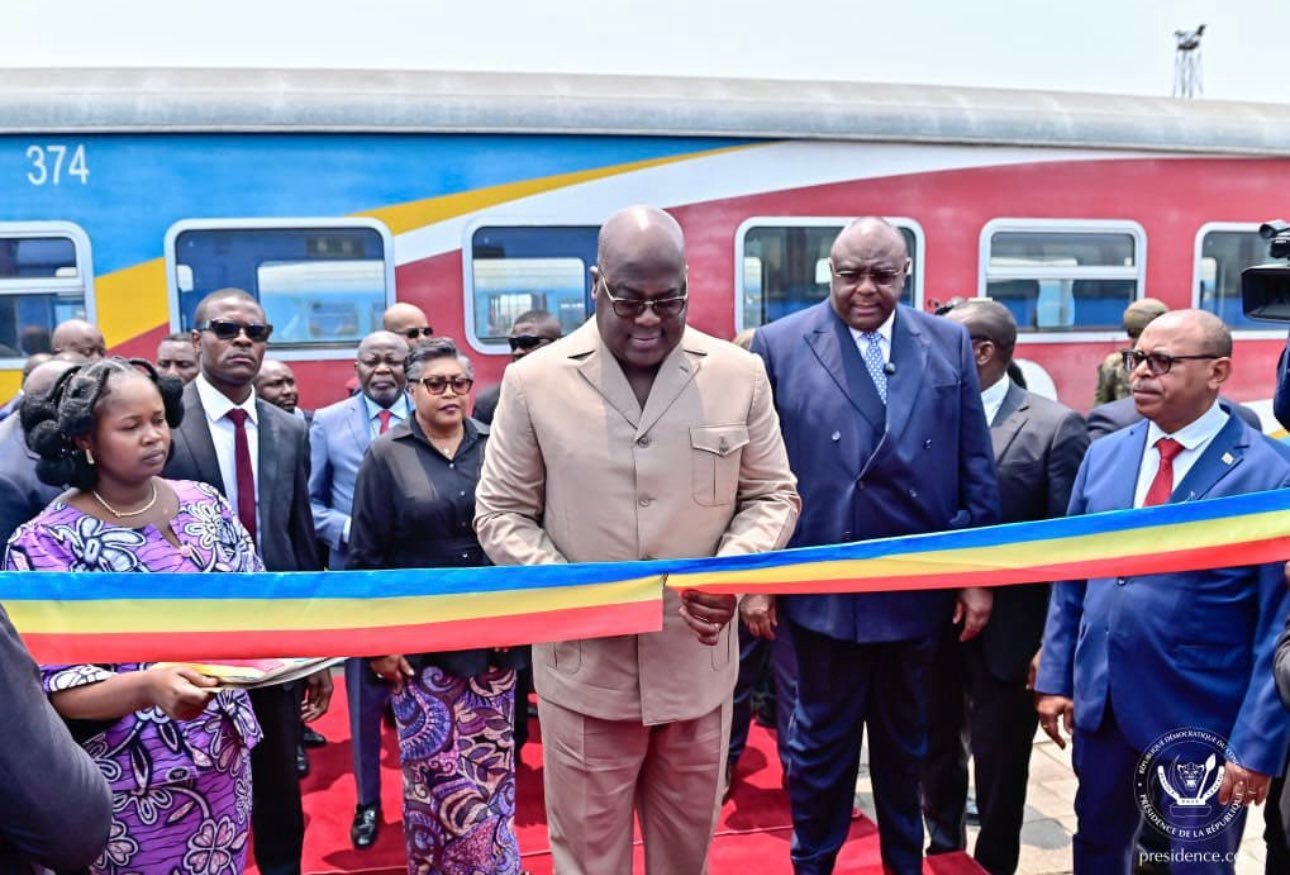 RDC : Tshisekedi relance le trafic ferroviaire Kinshasa-Matadi avec un train moderne