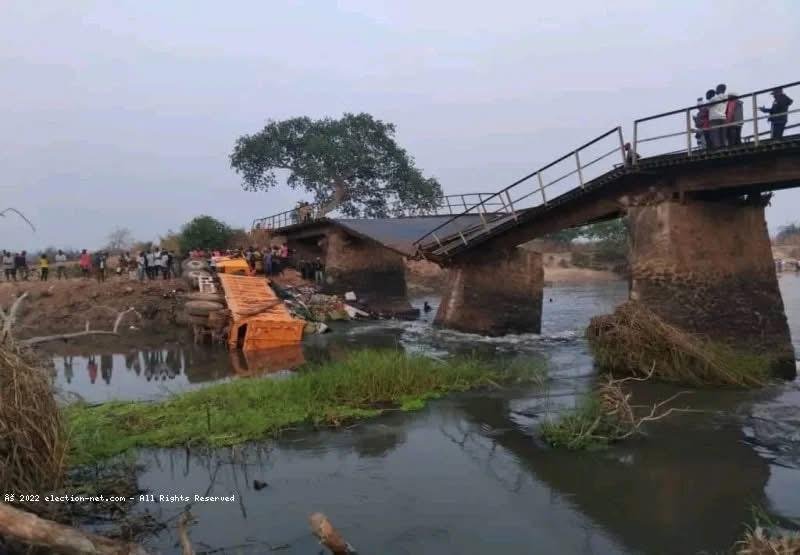 Un accident lourd bloque le pont Lwizi au Tanganyika, la circulation paralysée