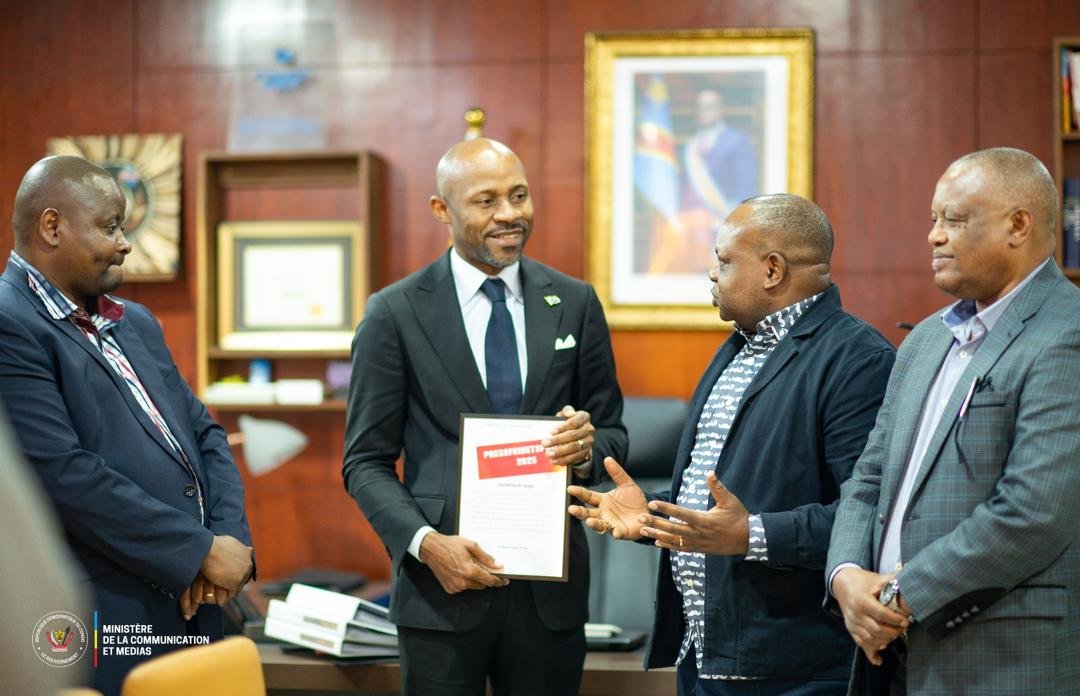 RDC| JED et le gouvernement : Le ministre Muyaya reçoit le rapport annuel et s&rsquo;entretient sur les défis sécuritaires à l&rsquo;Est