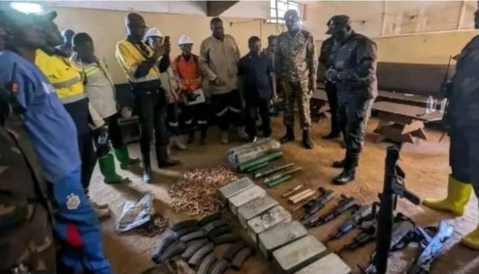 GUERRE EN RDC: LES FARDC SAISISSENT UN IMPORTANT ARSENAL APPARTENANT À LA CRP, ALLIÉE DE L&rsquo;AFC/M23 ADJUGU.
