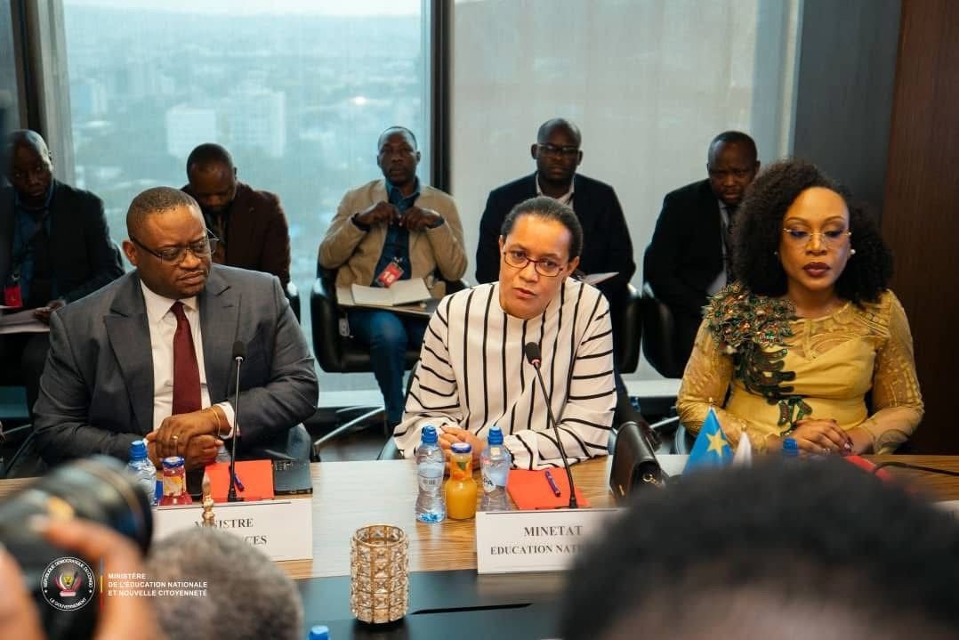 RDC : Le gouvernement s&rsquo;engage pour une solution durable aux arriérés de paiement des enseignants