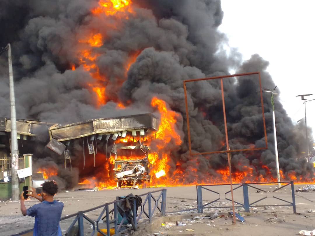 Kinshasa : une station-service et cinq maisons ravagées par un violent incendie à Masina